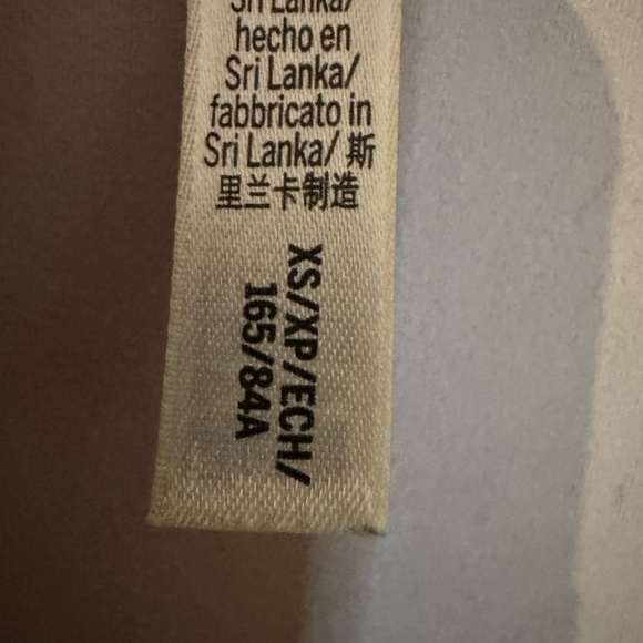 Victoria Secret Athletic Crop Top Long Sleeve Size XS 
EUC - Picture 7 of 7